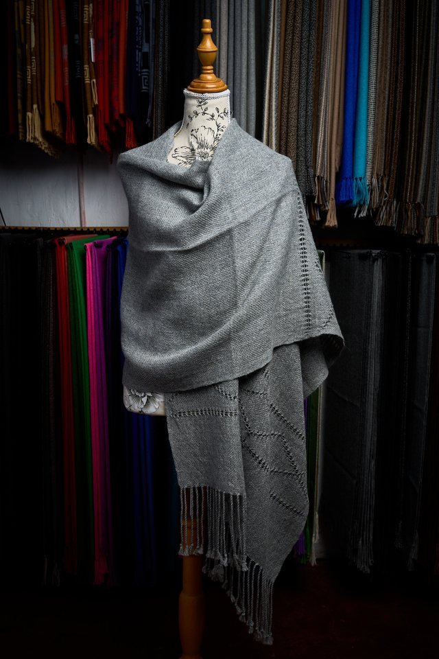 Chal a telar, variante · gris con dibujo